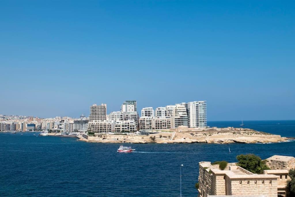 Vallettastay - Harbor View Gem -Sea View 2 Bed Apt Luaran gambar